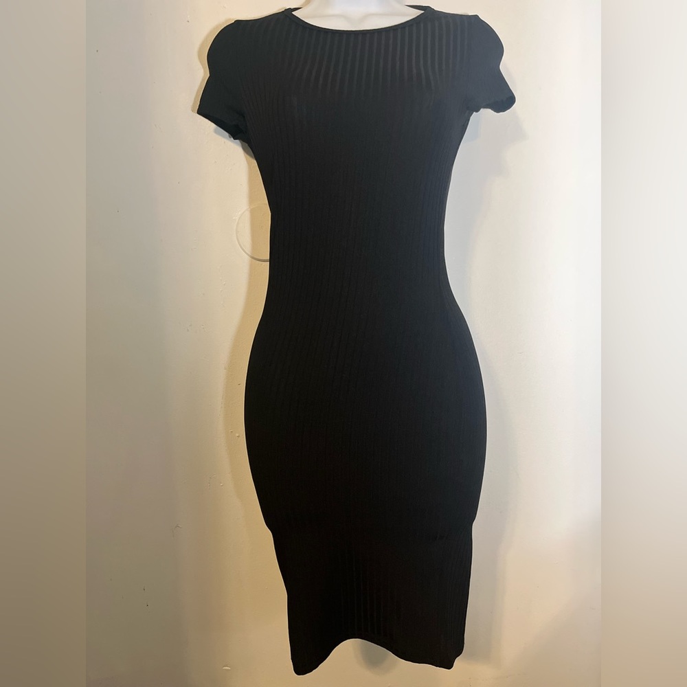 Black bodycon dress
